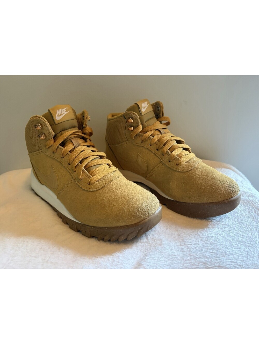 Nike Hoodland Suede Boots Wheat Golden Men's Size 8 NWOT 654888-727